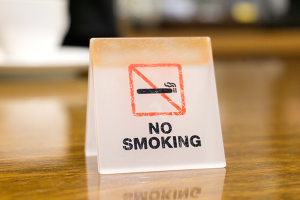 ロビー及び各階フロア禁煙